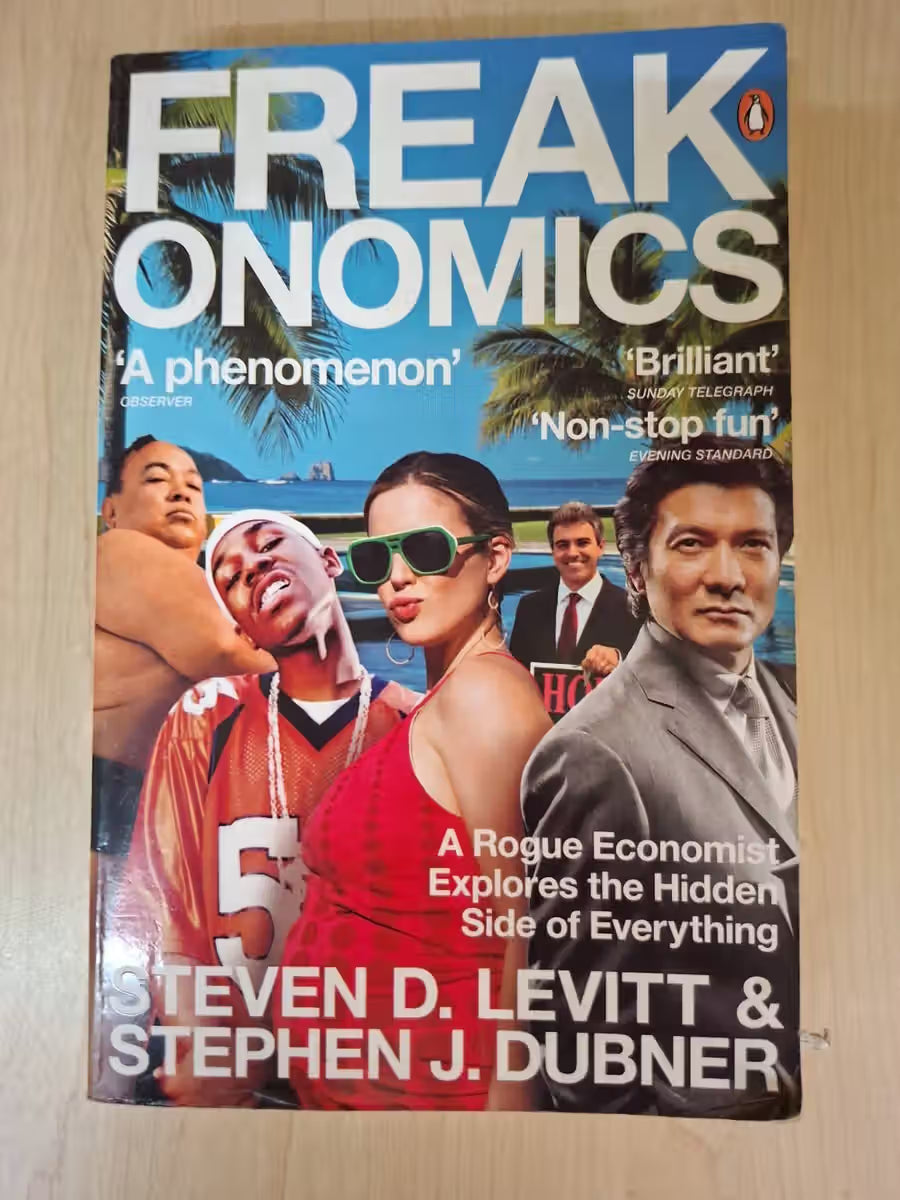 Freakonomics: A Rogue Economist Explores the Hidden Side of Everything  Steven D. Levitt & Stephen (Second Hand)
