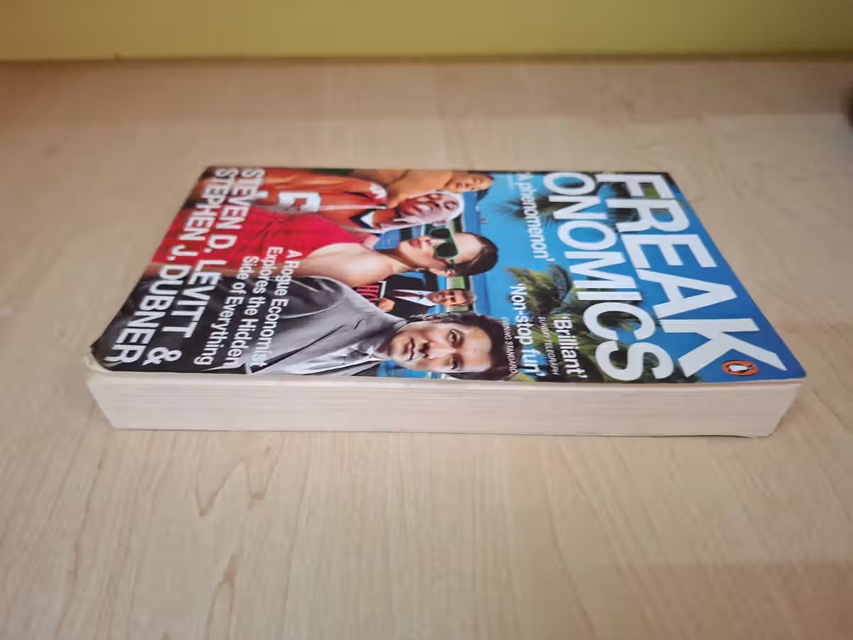 Freakonomics: A Rogue Economist Explores the Hidden Side of Everything  Steven D. Levitt & Stephen (Second Hand)