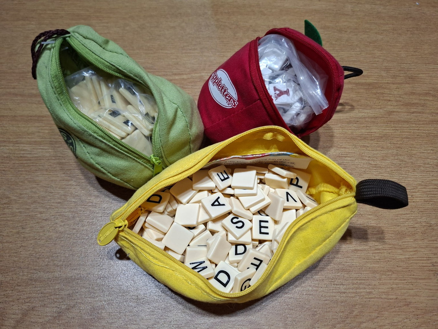 🍌🍏🍐 Bananagrams, Appletters & Pairs in Pears – Woordspeletjies Stel