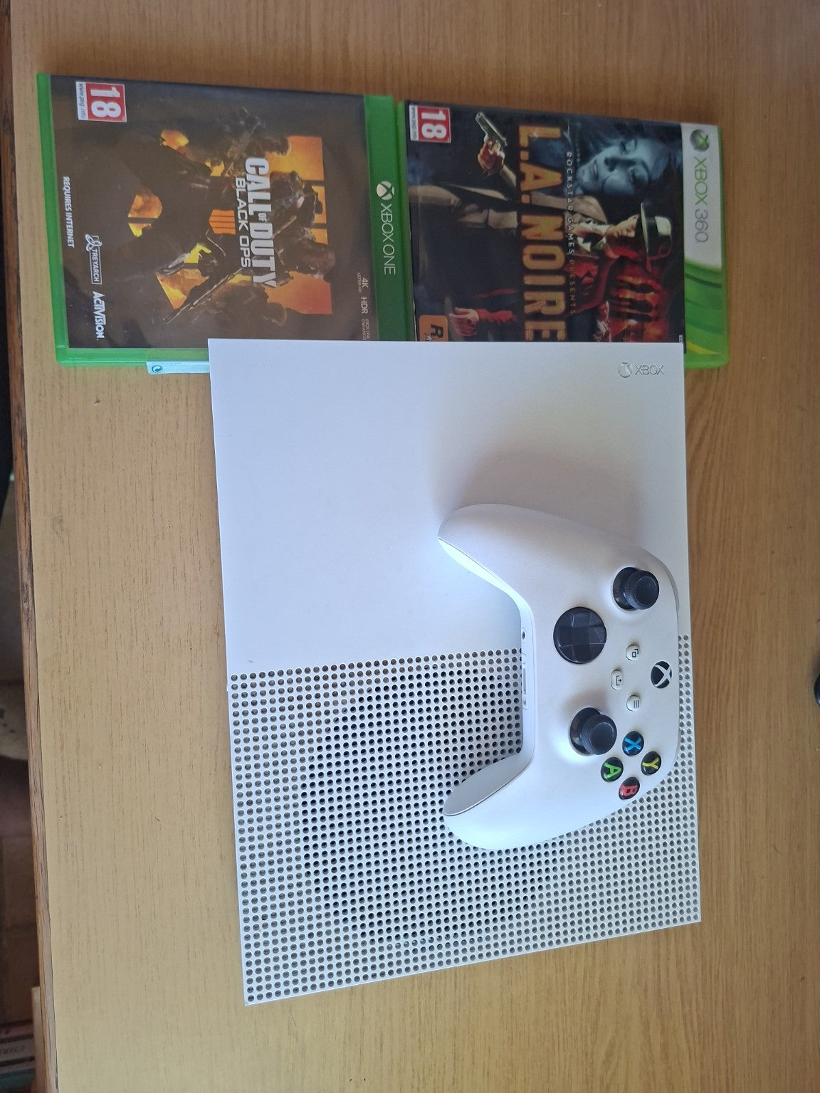 Xbox One S 500GB Console Bundle – Second Hand