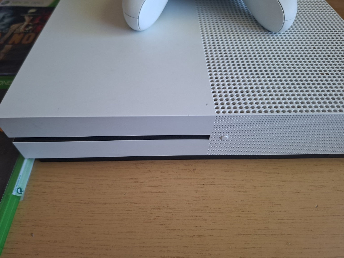 Xbox One S 500GB Console Bundle – Second Hand