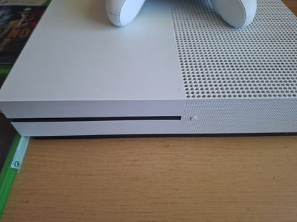 Xbox One S 500GB Console Bundle – Second Hand